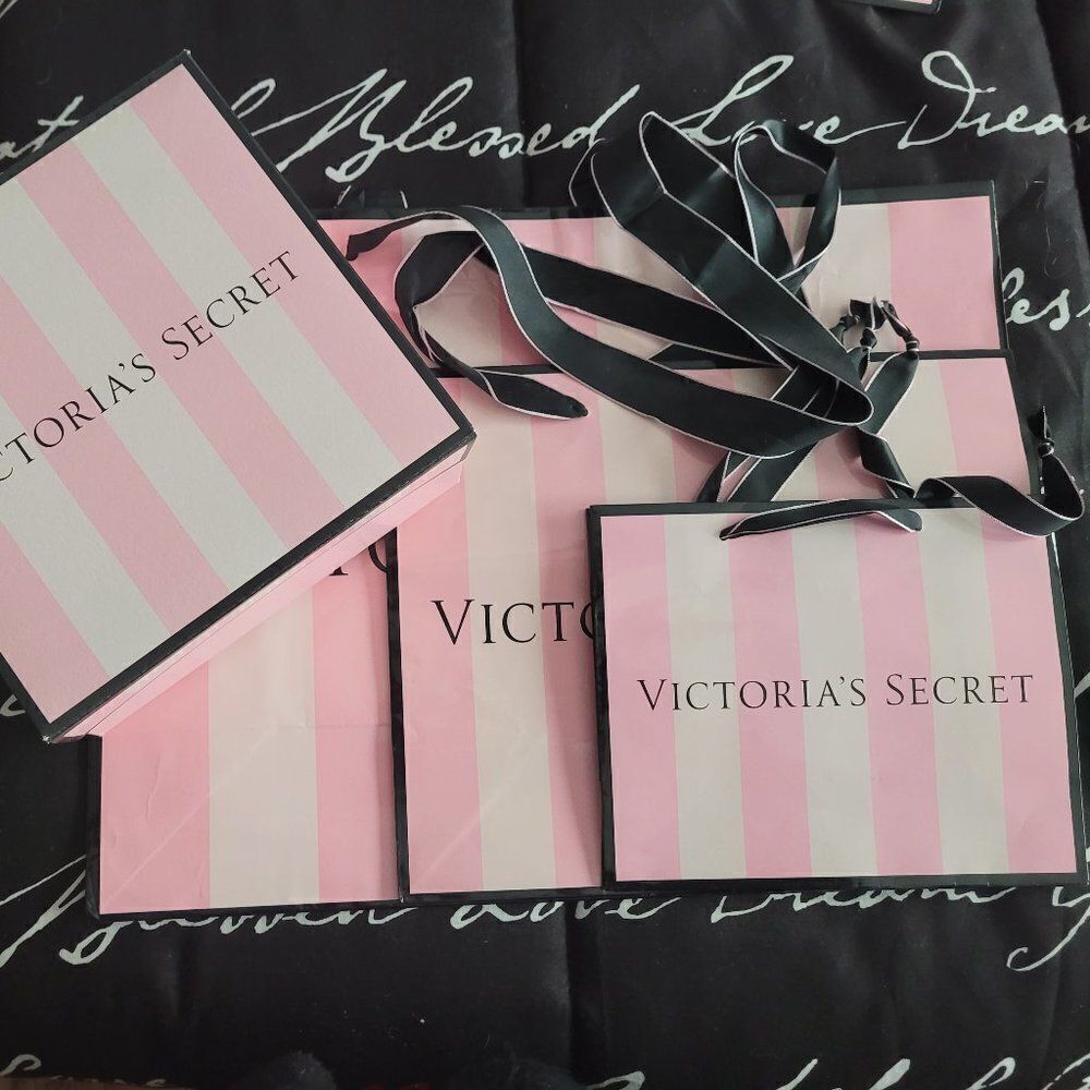 Victoria’s Secret 3 Shopping Bags & 1 Box Gifts